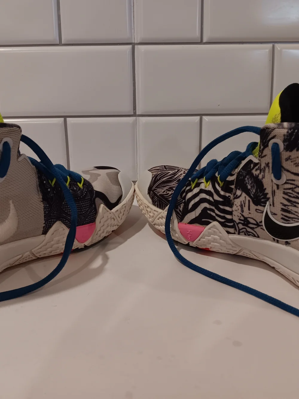 Kids Nike Kybrid S2 'What The Neon' Size 3.5Y